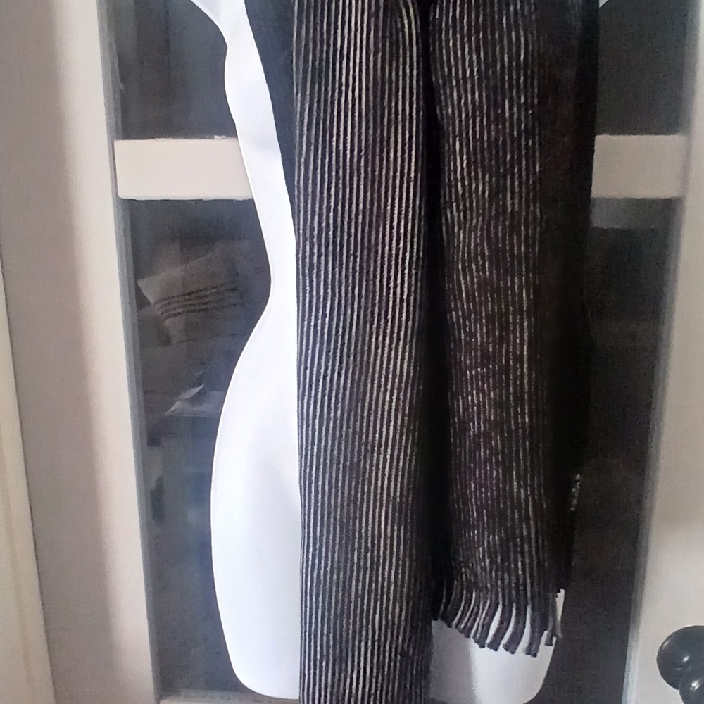 OEKO- TEX Standard 100 Unisex Scarf. 50% Wool, 50% Acrylic.    NWT